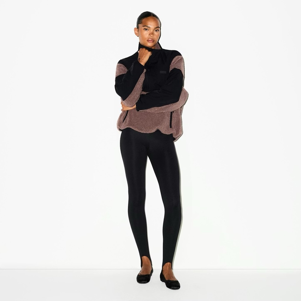 SKIMS OVERSIZED HALF ZIP UP PULLOVER IN UMBER